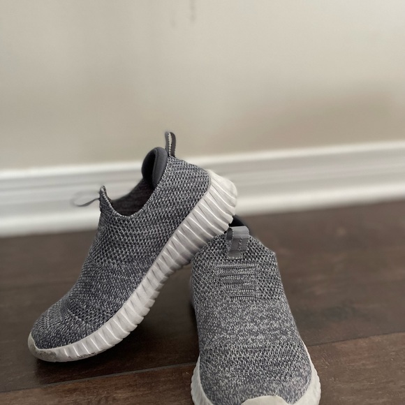 Grey so clean..hardly worn - Picture 5 of 5